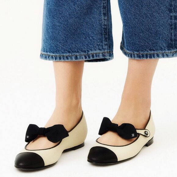 CHANEL Beige Black Cap Toe Leather CC Logo Ballet Flats Size 38.5 Mary Jane Bow - Picture 2 of 16